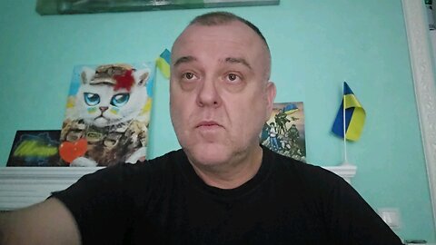 Ещё и жлоб: вместо отддать обед бедным, - "стрескал" его сам"