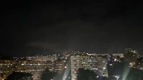 🇺🇸🇻🇪⚡️- Air raid sirens all throughout Caracas.