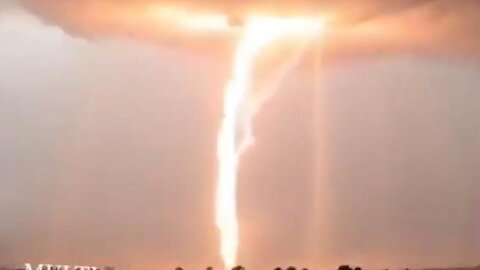 🌩️ 😶‍🌫️🛸🎵🎬#PLASMA #CLOAKED #CLOUD #UFO IN #COLORADO #LIGHTNING AND THE #THUNDER #DEW 🎶 #MUSIC🎞️⚡