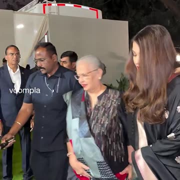 amitabh bachchan and abhishek bachchan with aishwarya rai a