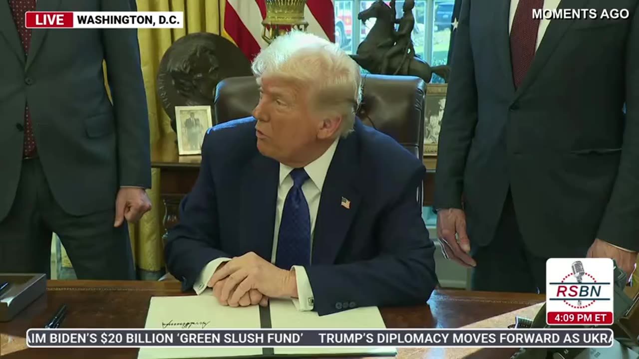 President Trump Signs Executive Orders in the Oval Office! - 2/14/2025