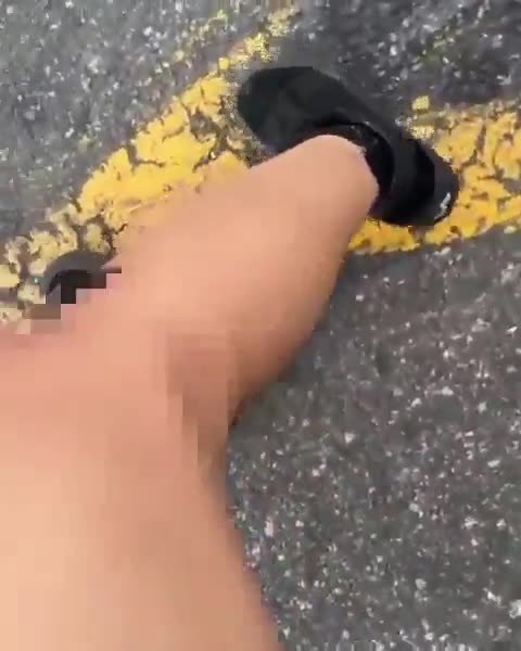 Black man jizzes on white womans leg and runs lmfao