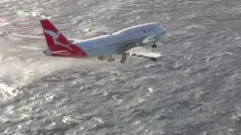 Emergency Landing Qantas Airlines Boeing 747 at Haneda Airport #shorts