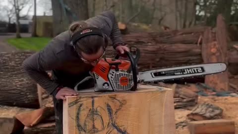 🧠🐰 Watch As This Woodworker Turns Raw Logs Into Stunning Animal Sculptures! | FeedMyCuriosity