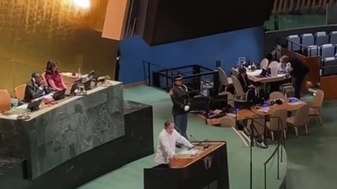 🌍🔥 Pochi giorni fa Dal palco dell’ONU, il presidente colombiano 🇨🇴