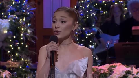 When Ariana Grande perfectly describes your holiday gift panic
