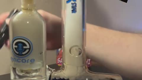 Phoenix Star Ice Catcher Bong with Inline Perc in action #420 #bongguy