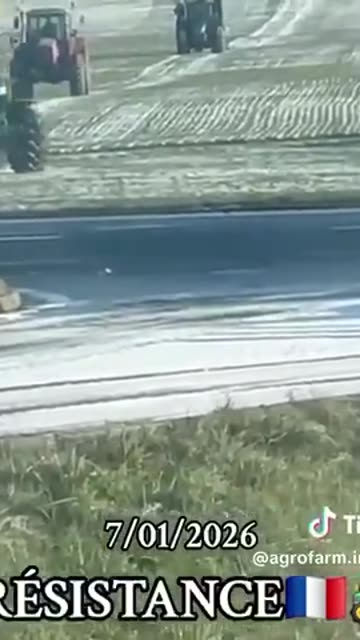 French farmers avoiding police blockades and are heading to Paris