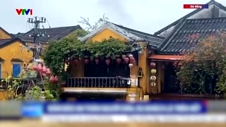 Floods kill at least 9, leave 5 missing in central Vietnam