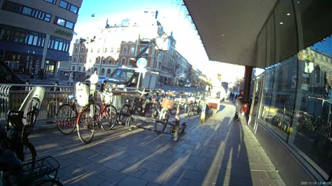 Testar Sportkameran. Ut från Krämaren till Drottninggatan. Örebro 18 Nov. 2025