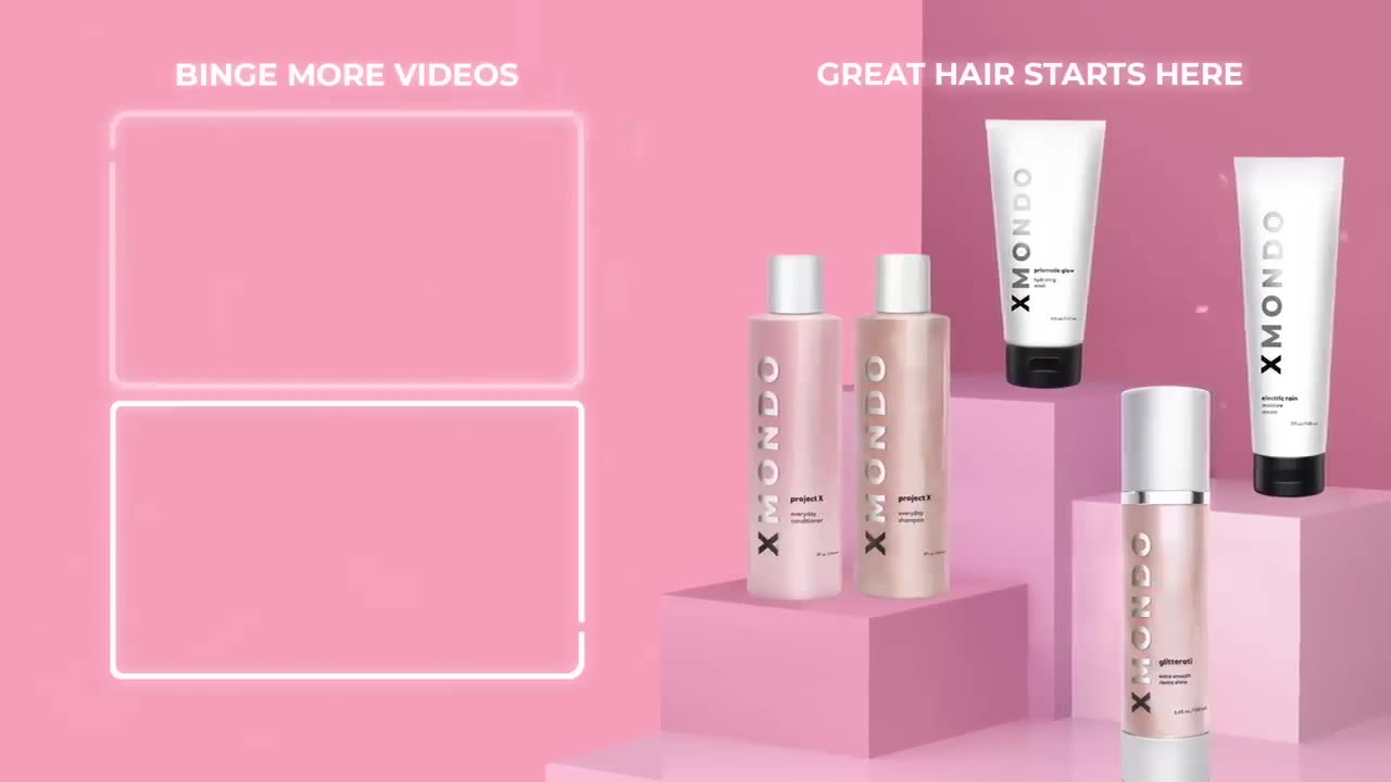 Un coiffeur professionnel évalue votre routine pour passer des cheveux bouclés aux cheveux lisses