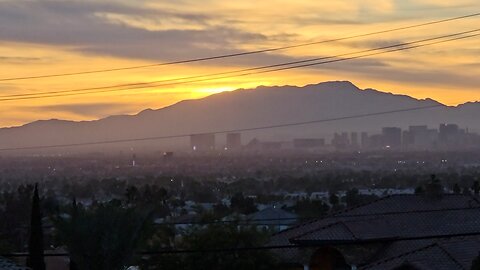 Did you SEE tonight's SMOGGY Las Vegas sunset? Check THIS out! 12.21.2025 #follow #lasvegas #gaming