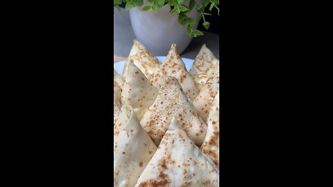 【Triangle Cake】 Crisp on the outside, soft on the inside, with a burst of cheesy pull in every bite