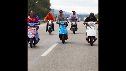 La pasión por las carreras ilegales que persigue la policía en República Dominicana