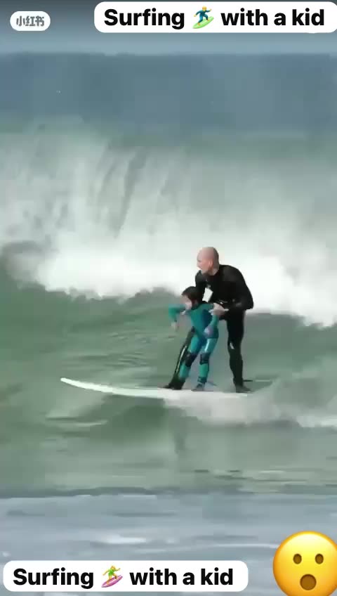 Surfing with a kid 🙀
