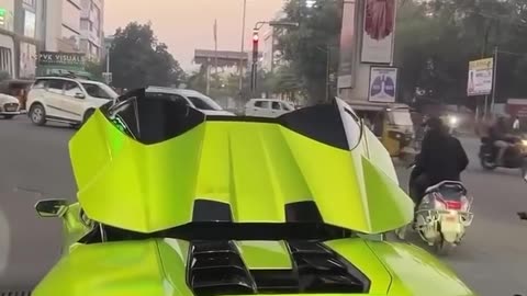 LAMBORGHINI HURACAN IN LIGHT GREEN