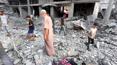 Terrorism case 'about Gaza' says Kneecap as court throws it out 