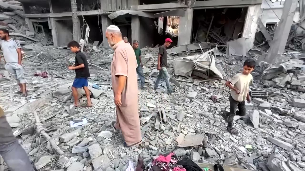 Terrorism case 'about Gaza' says Kneecap as court throws it out