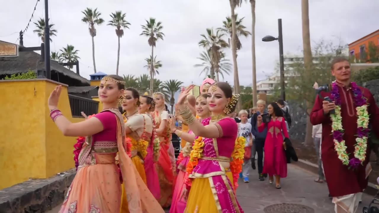 Beautiful Hare Krishna Kirtan | Beautiful girls' Dance Steps