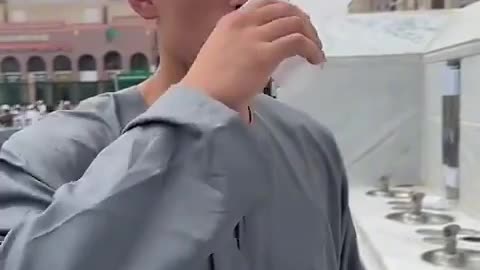 Sneako Drinking Zamzam Water