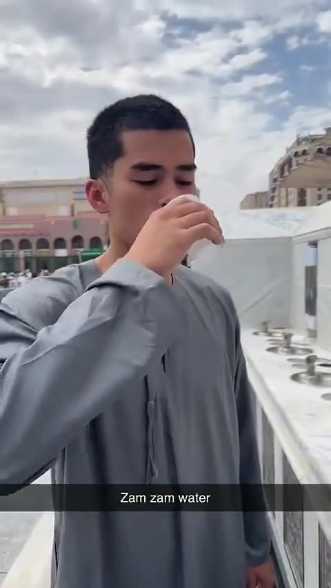 Sneako Drinking Zamzam Water