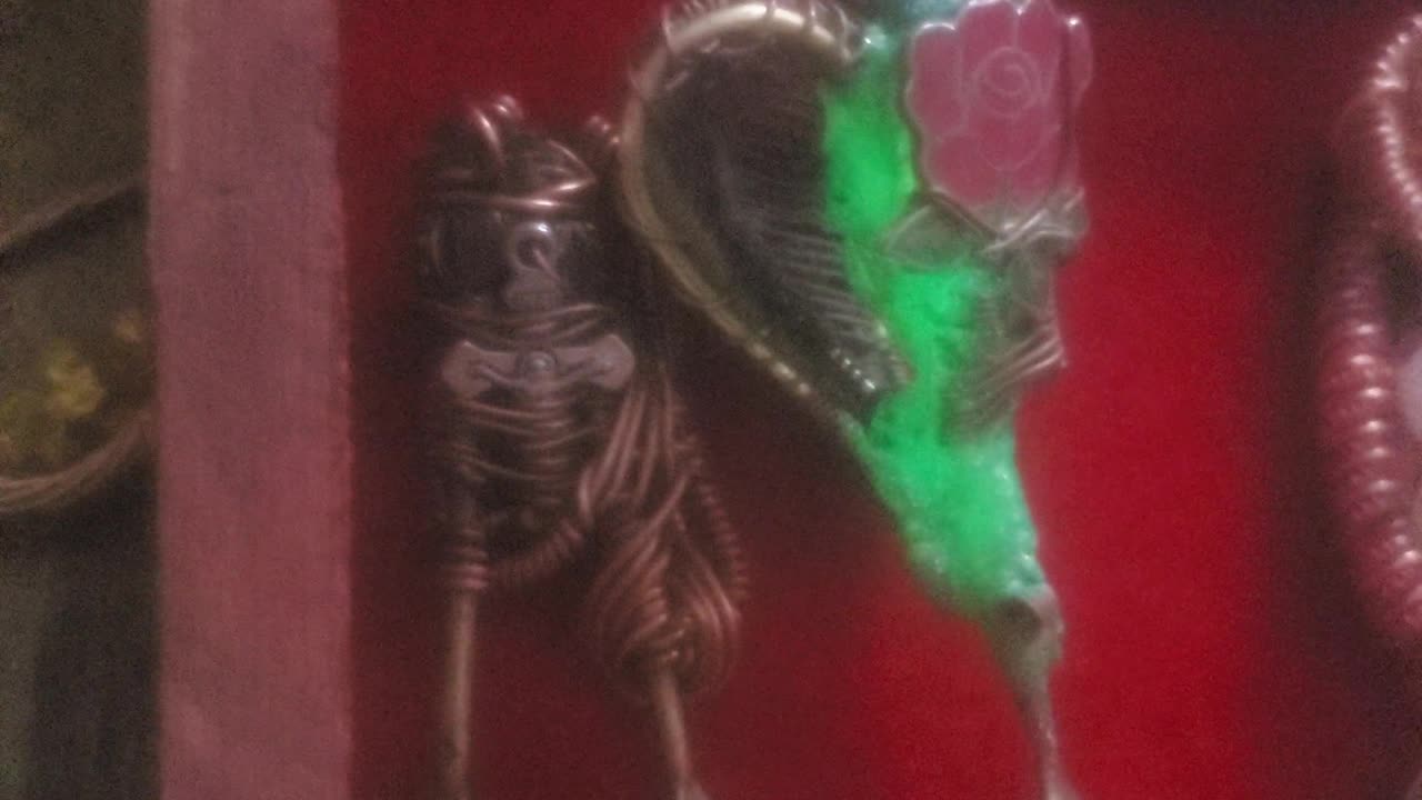 Even Jesus is in on it. Lights on my side.🇮🇱