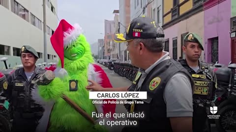 El policía disfrazado de 'Grinch' que detuvo a unas presuntas vendedoras de droga