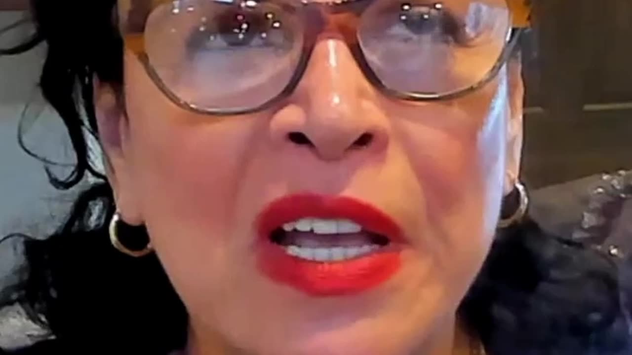 How Alcohol Destroys Your Skin (and How to Fix It Before the Halloween & Thanksgiving Holidays!) 🍷