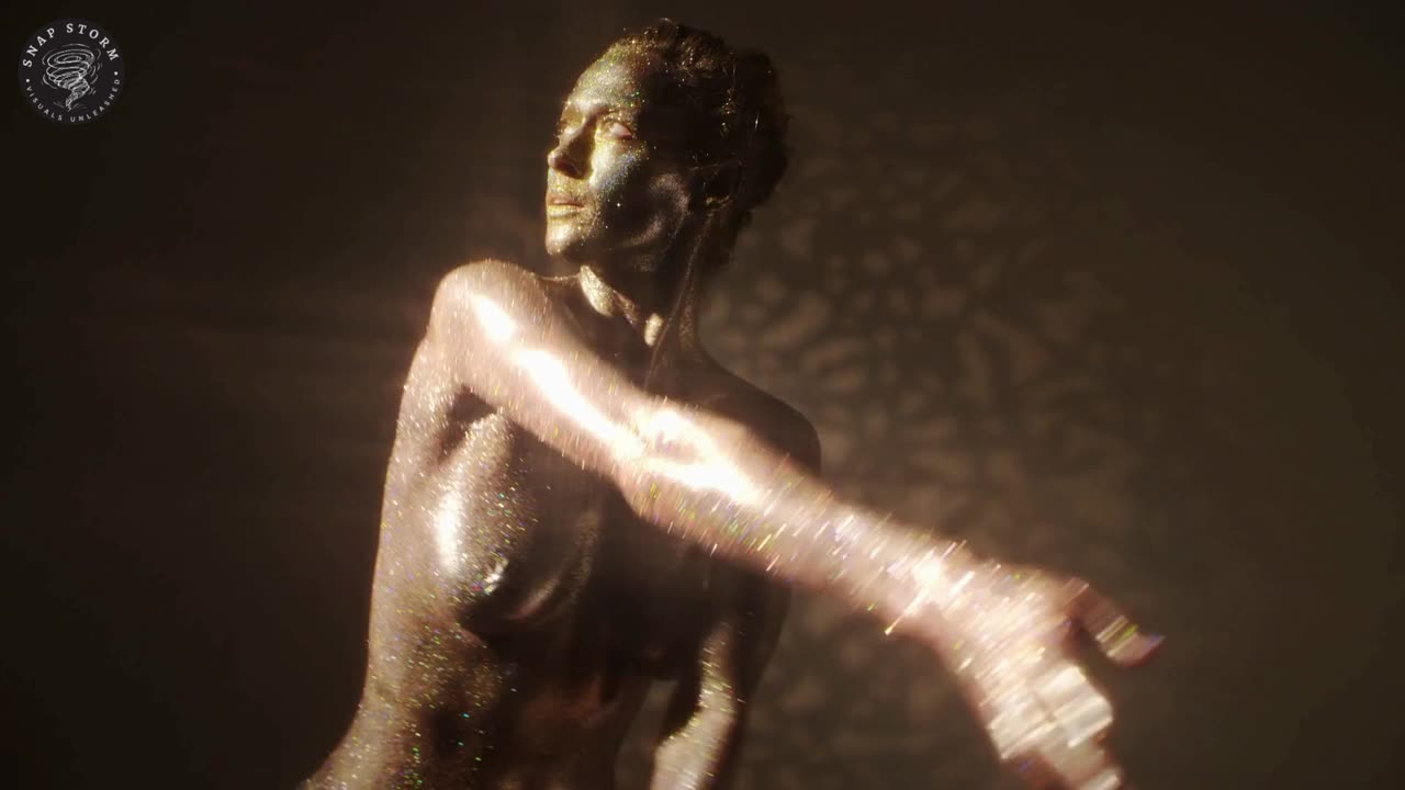 Dancing nude (Raw Freedom, Wrapped in Sparkle)