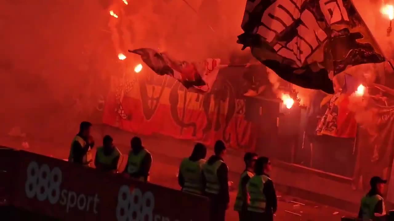 Dinamo Bucuresti vs Steaua Bucuresti spectacol superb creat de ambele galerii