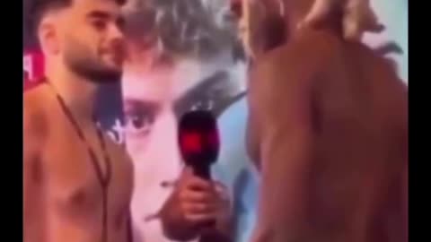 At that moment, that fighter lost his aura 😂