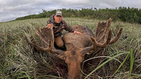 4 Days Living in an Alaskan Yupik Village — Moose Hunting & Spearing Seals 🦌🔥