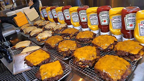 People come from all over the world to eat this! American double cheeseburger / Korean street food