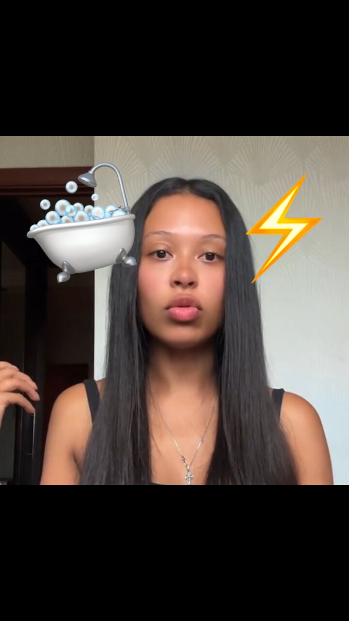 Joven advierte del peligro de ducharse con la lavadora puesta