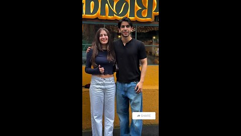 Bollywood Actress Vera Bedi With Brother was Spotted at Bandra Mumbai 🔥❤️🌹