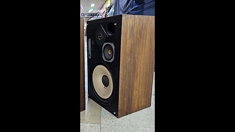 JBL L100 Century Speaker