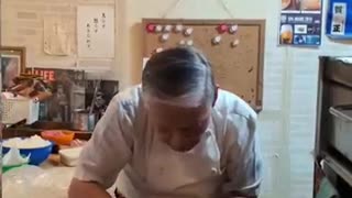 86-Year-Old Pizza Legend — 57 Years of Making Pizza at Tony’s Pizza in Tokyo Japan