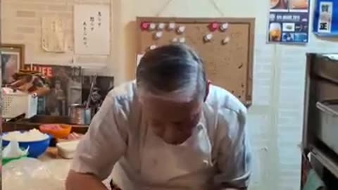86-Year-Old Pizza Legend — 57 Years of Making Pizza at Tony’s Pizza in Tokyo Japan