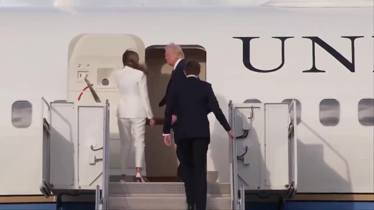 President Donald J. Trump and First Lady Melania Trump have boarded the U.S. government plane that will soon take them to Washington, D.C.