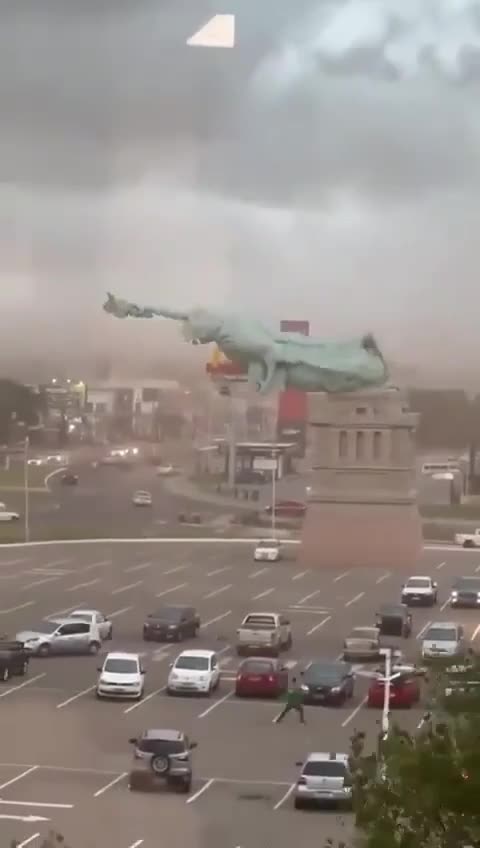Lady liberty of Brazil falls