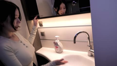 Meet Green, 32 year old Korean woman who lives in the camping van🚠