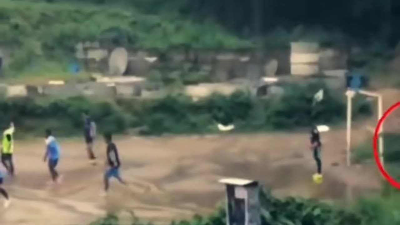 😨👀 What Lies Behind Him? A Creepy Encounter in the Hallway | TheHauntingHour