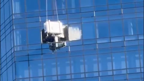 Window Washers Rescued After Scaffold Fails 78 Stories Up in NYC