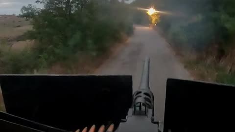 The machine gunner of "Artan" at full speed mows down the invaders from the landing