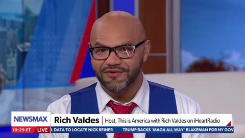 Democrats Have A Huge Clinton Problem