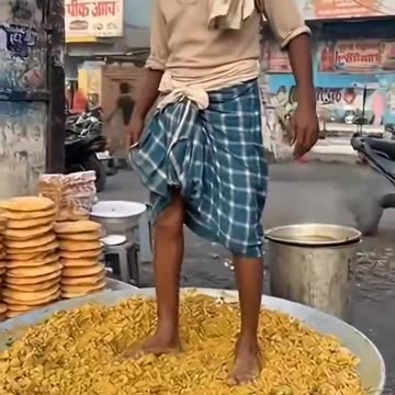 STREET FOOD IN INDIA: They have zero food safety standards. They want to bring this to America.