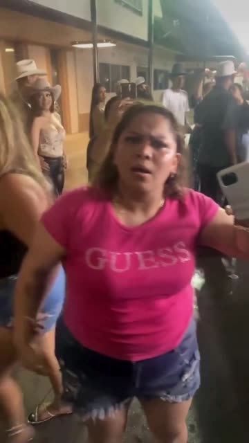 Racist Hispanic Karen woman calls a black security guard a "slave monkey" outside a nightclub
