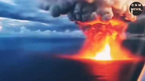 🌋 Massive Explosion Shakes the Sea – Caught on Cameraانفجار هائل وسط المياه.. مشهد لا يُصدق!