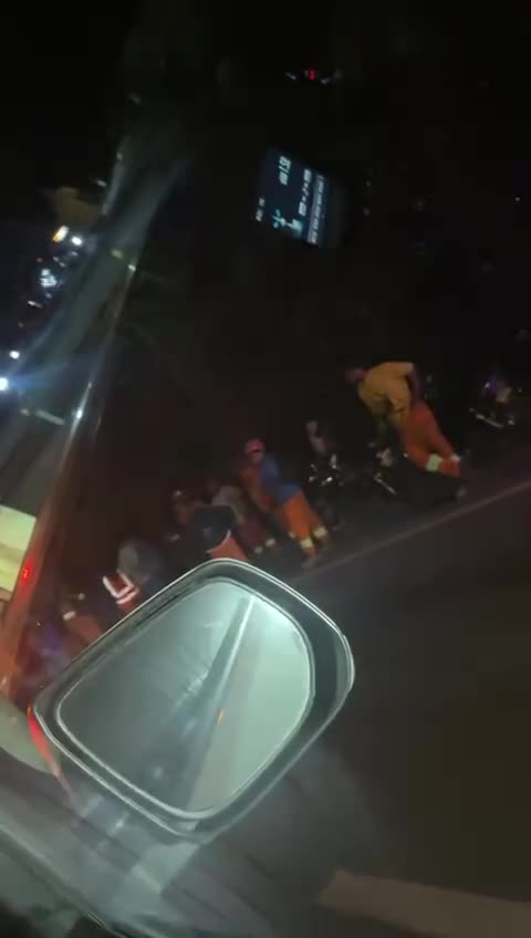 En la autopista 6 de Noviembre