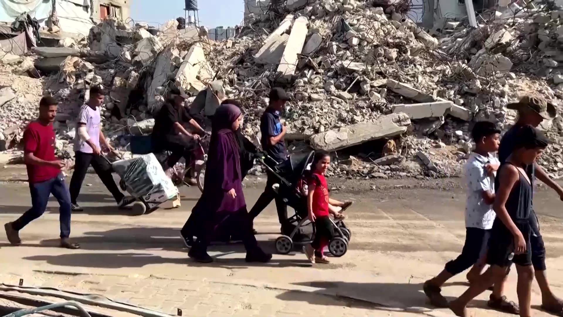 Palestinians in Gaza hopeful as Hamas responds to Trumps plan